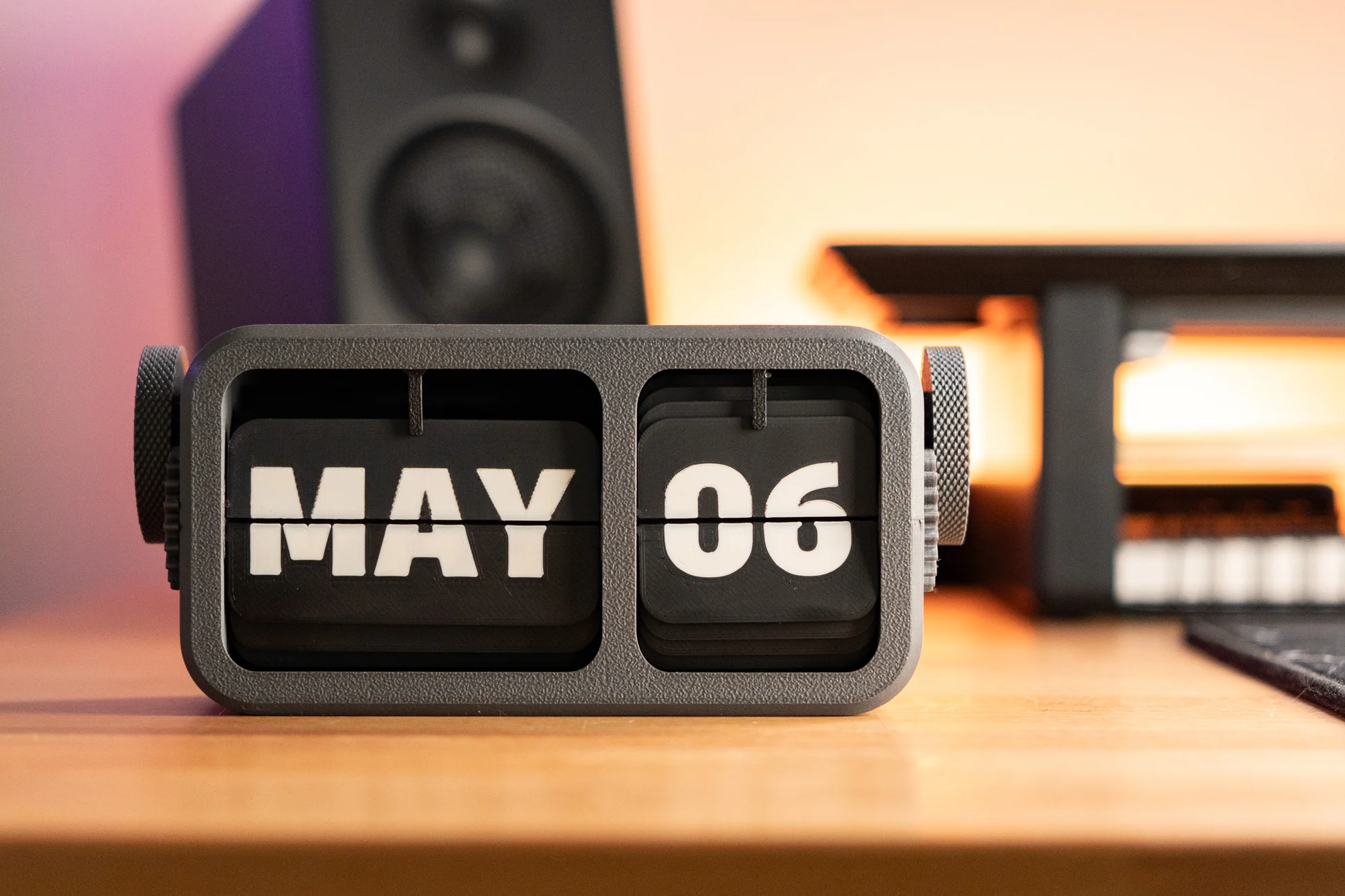 FlipFrame Desk Calendar